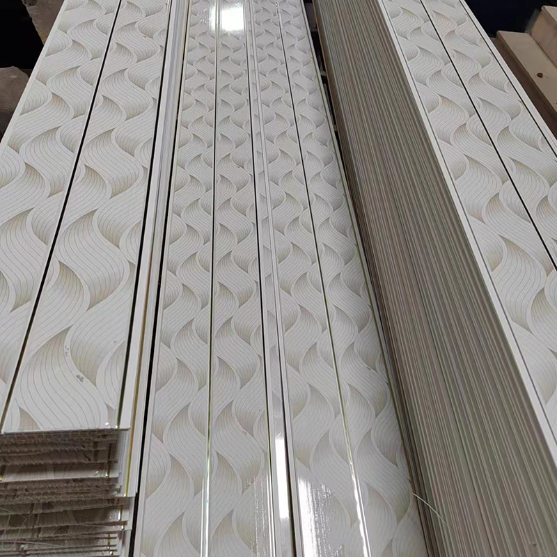 供应天花板吊顶材料自装卫生间pvc长条塑胶扣板天花板量大价优