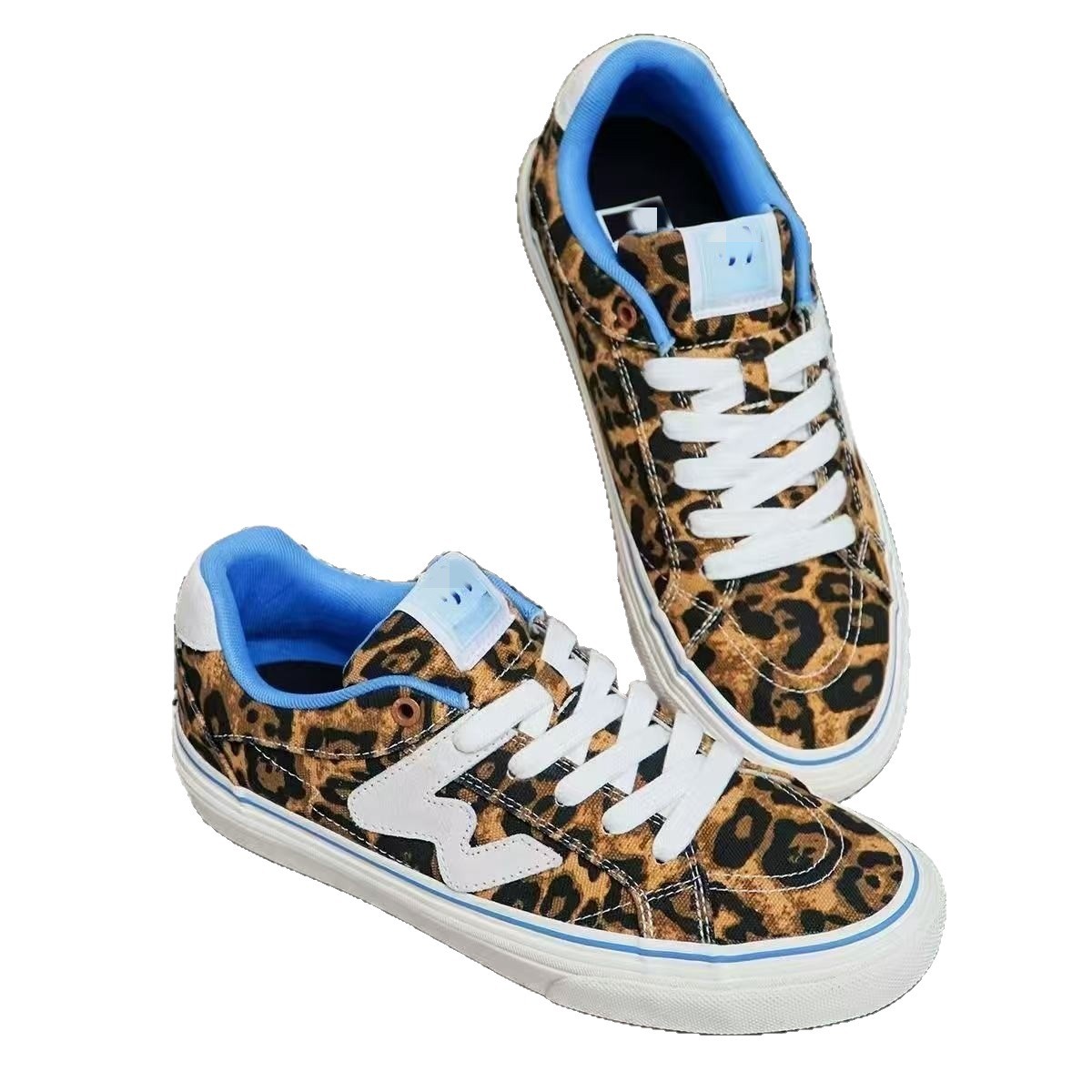 Hong Kong estilo clásico versátil estampado de leopardo zapatos blancos bajos in tide mujeres otoño 2025 nuevo estilo de moda zapatos de skate casuales