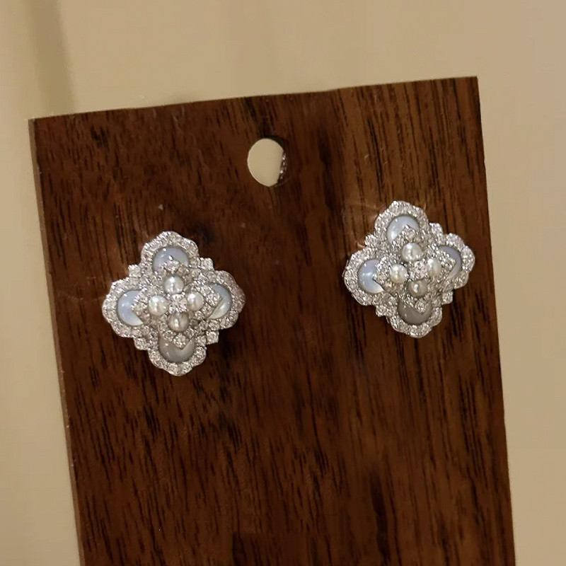 Anello elegante con fiore in madreperla per donna stile francese_voghion.com