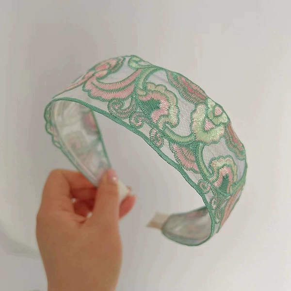 Green headband, with embroidery