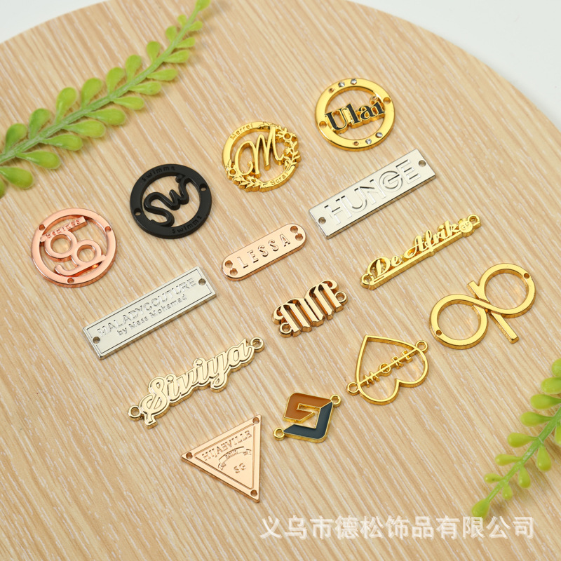 压锌合金打孔logo缝线标牌铸短袖金属T恤穿线缝线金属防水标识牌