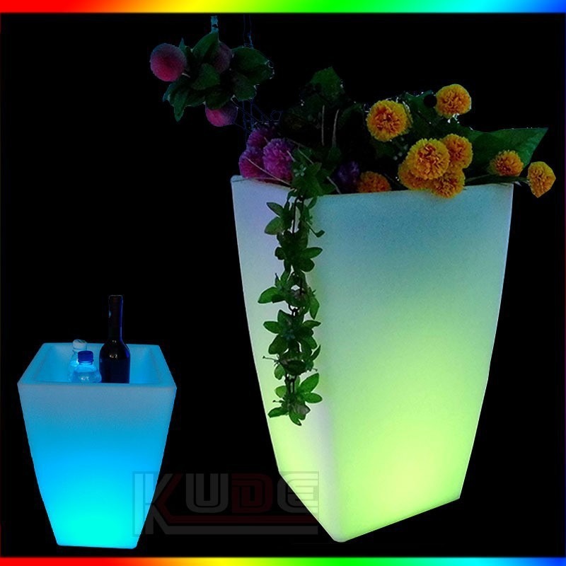 Fábrica directa LED iluminante creativo cuadrado contenedor de maceta rotomoldado RGB color completo moda iluminante decoración maceta de flores