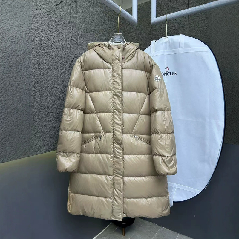 Autumn and winter shiny leather hooded mid-length down jacket for women, with diagonal quilting, zipper pockets, and slimming cuffs Autumn and winter shiny leather hooded mid-length down jacket for women, with diagonal quilting, zipper pockets, and slimming cuffs