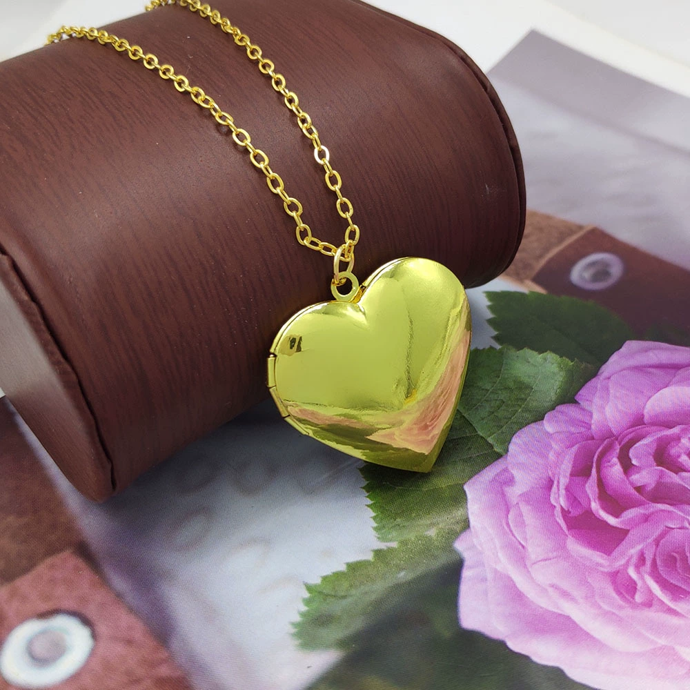 Necklace (SANS) heart-shaped locket pendant, copper, 3×3 cm, gold or silver finish