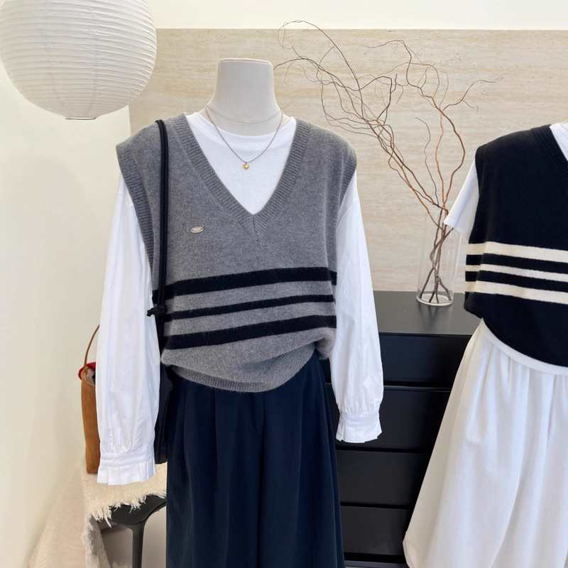 College Style Gray Striped V Neck Knitted Vest for Women, Spring and Autum New Style Layered Sleeveless Sweater