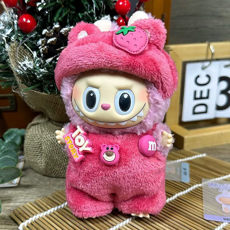 Подвеска Labubu, ягодный медведь, сидящая праздничная одежда Labubu, согревающая макаронная милая кукла, сменная одежда