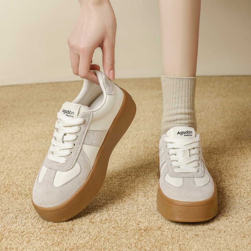 Zapatos de invierno 2025 nuevos zapatos de skate plano grueso y zapatos blancos de estudiantes de lana