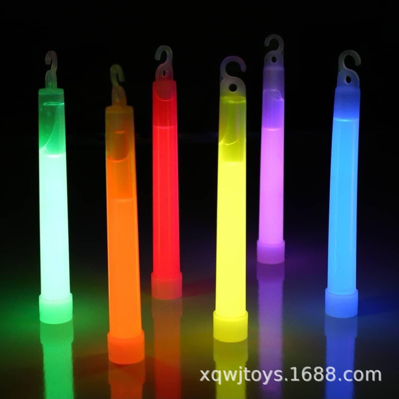 Factory direct six-inch stick with hook glow stick emergency lighting glow stick chemical liquid plastic stick with hook 6 inches Factory direct six-inch stick with hook glow stick emergency lighting glow stick chemical liquid plastic stick with hook 6 inches