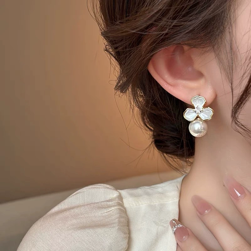 Серьги маленькие из жемчуга, цветочные, стиль лёгкой роскоши, высококачественный стиль, французский стиль