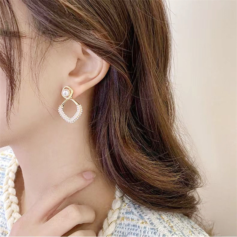 Elegant Design of Pearl Earrings