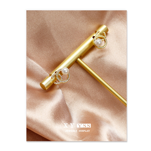 Xiaoxiangfeng French double C pearl micro-embedded ear clip for women without pierced ears mosquito coil disc fashionable temperament high-end ear jewelry