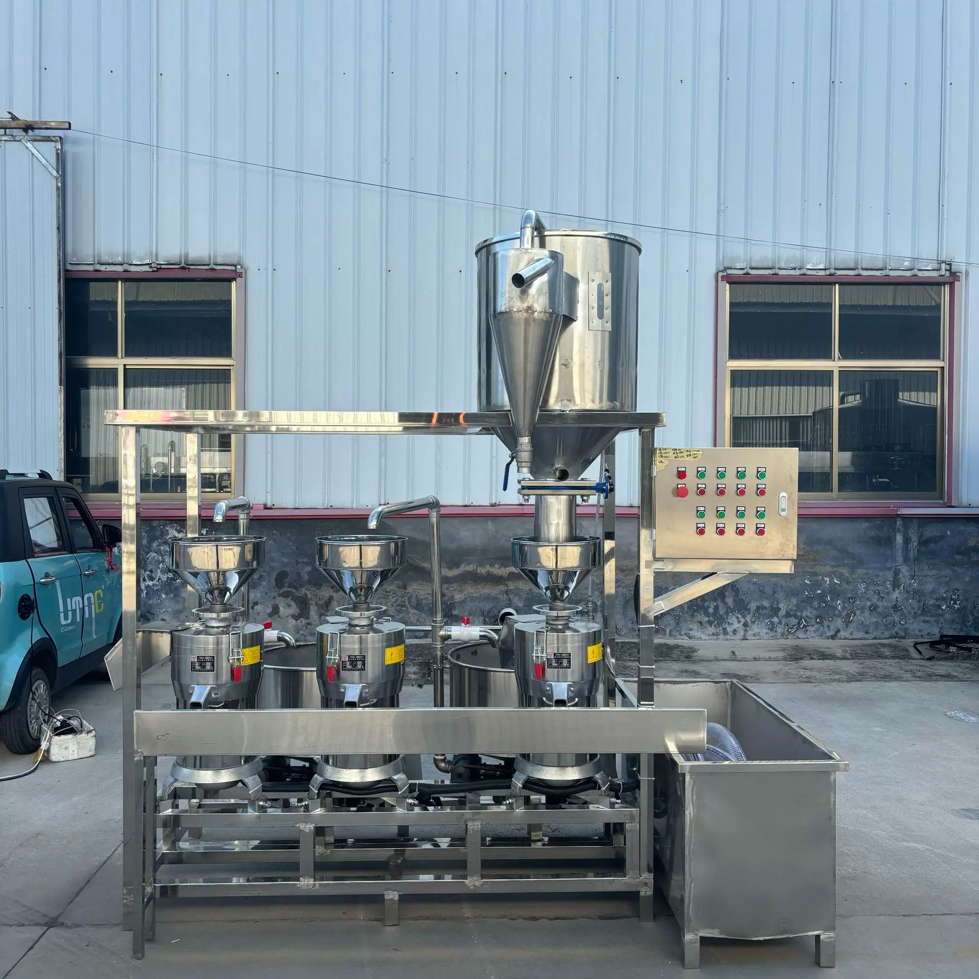 圆形式搅渣三联磨浆机搭配泥沙分离上豆机设备 时产150斤左右黄豆