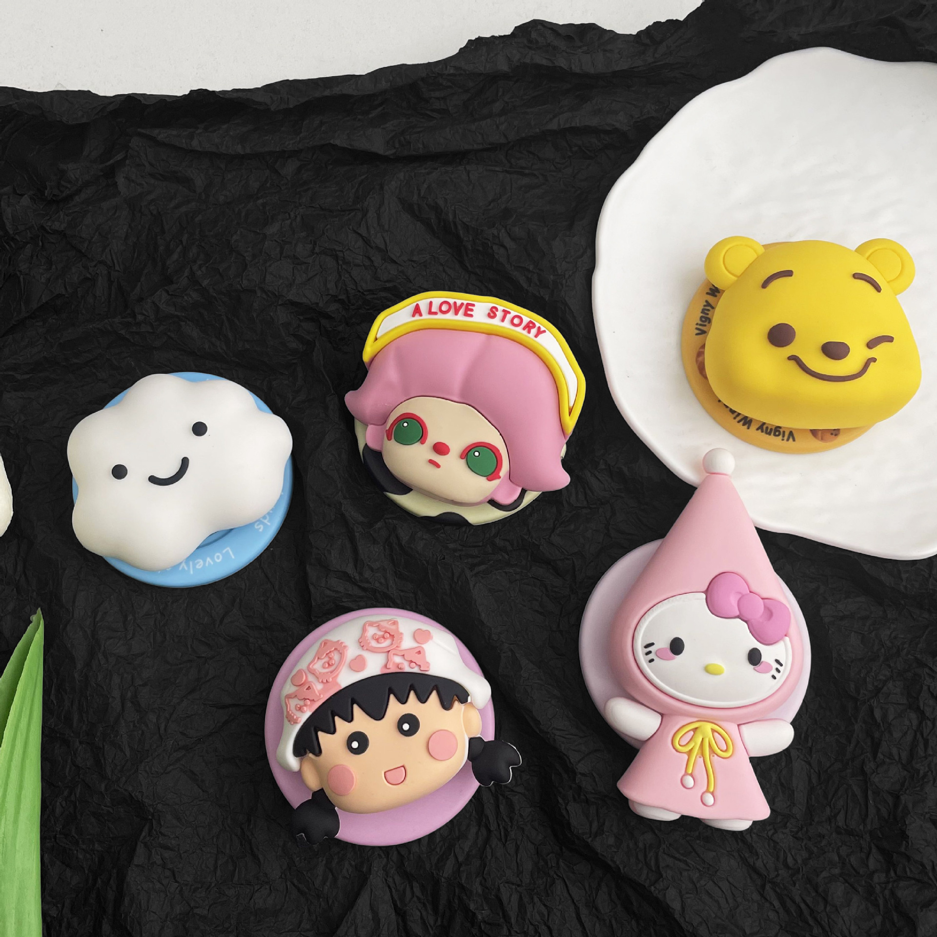 韩版卡通小丸子混搭小众设计磁吸气囊手机支架懒人桌面追剧百搭款