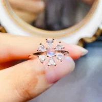 Новый натуральный лунный камень кольцо S925 Серебряный инкрустированный основной камень 4*4 мм дикий интернет-красное взрывное женское украшение оптом