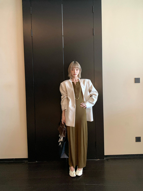 区区欧阳黑色西装外套女秋季高级感宽松休闲小个子设计感小众西服|undefined