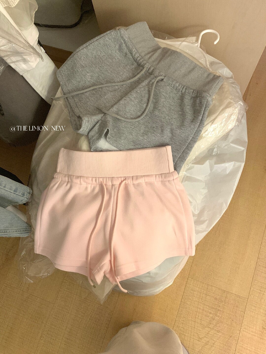 Quần short thể thao nữ cạp cao rút dây dáng suông — màu đen, màu hồng, xám nhạt, màu trắng chi tiết 11