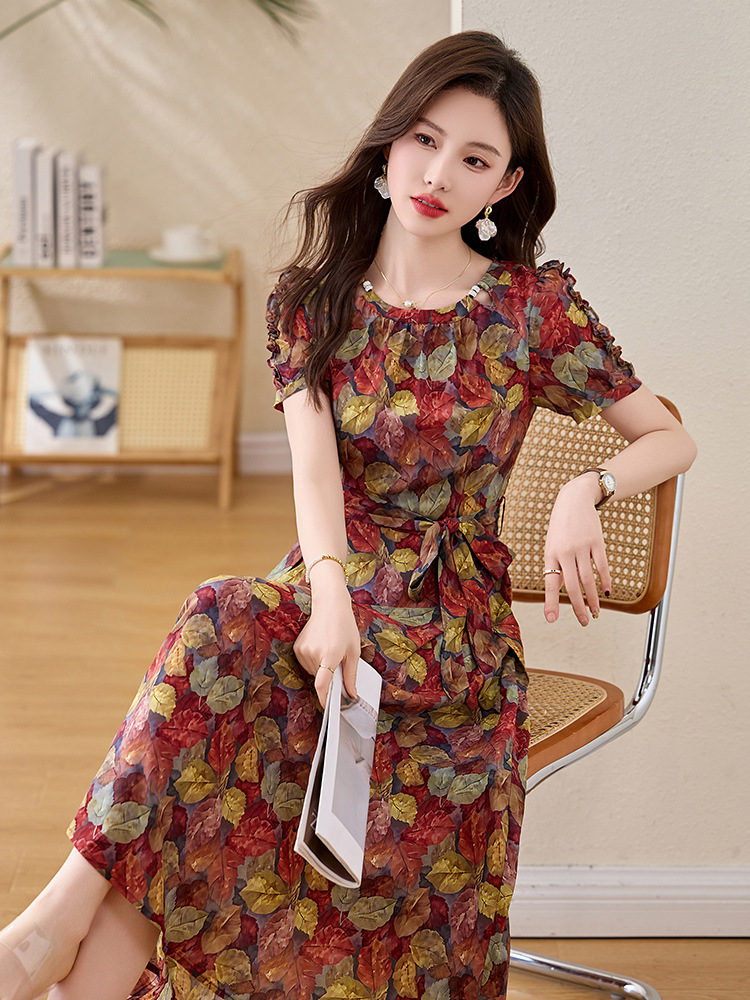 Váy liền hoa maxi nữ thắt eo thanh lịch mùa hè 2025 tay ngắn ôm eo — hoa đỏ, hoa hồng