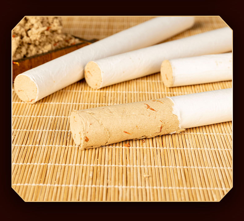 Saffron Moxa Stick 50:1 Hong Hua Ai Tiao Moxibustion Roll for Wellness Spa Use in use