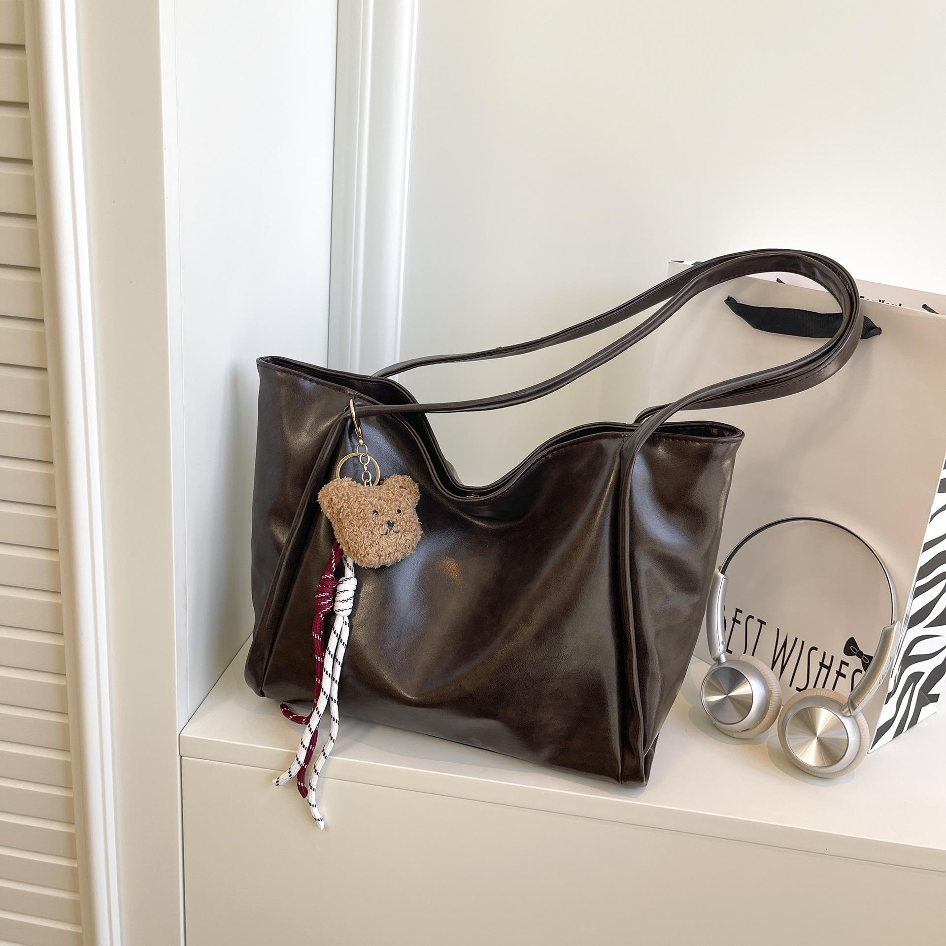 High-End Soft Leather Underarm Large Bag for Women, Retro Fashion Portable Shoulder Bag, Versatile Large-Capacity Commuter Tote Bag