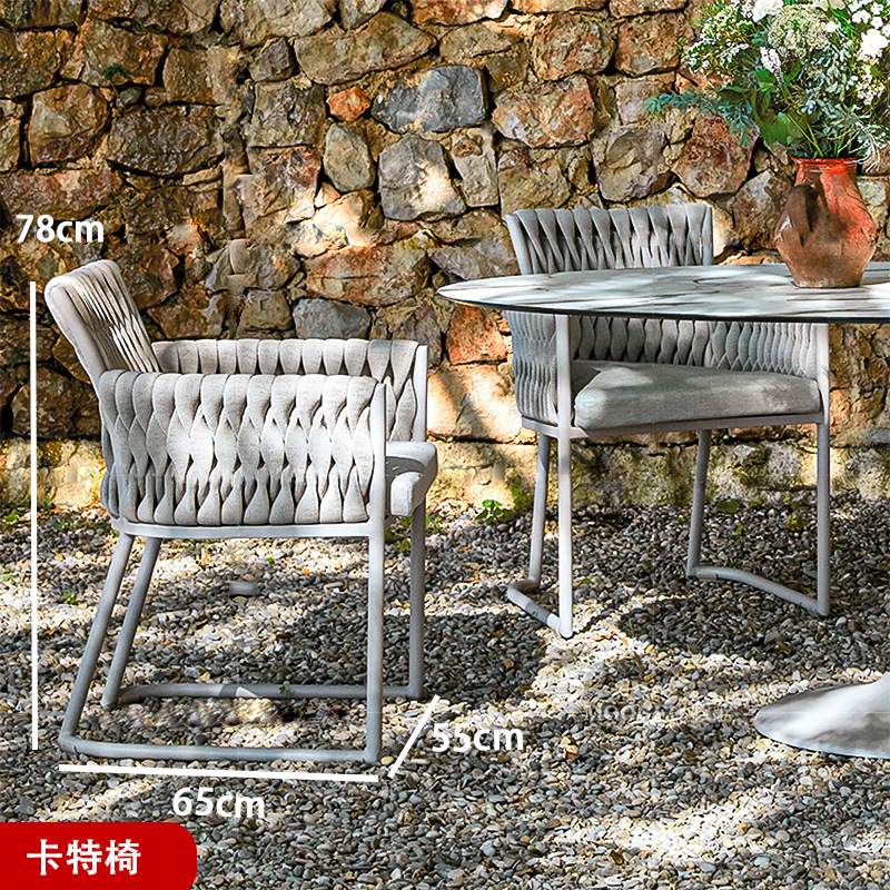 Mesas y sillas al aire libre nórdicas Patio de la villa Jardín Sillas de mimbre al aire libre Terraza de ocio Impermeable Protector solar Luz Lujo Mesas y sillas de alta gama