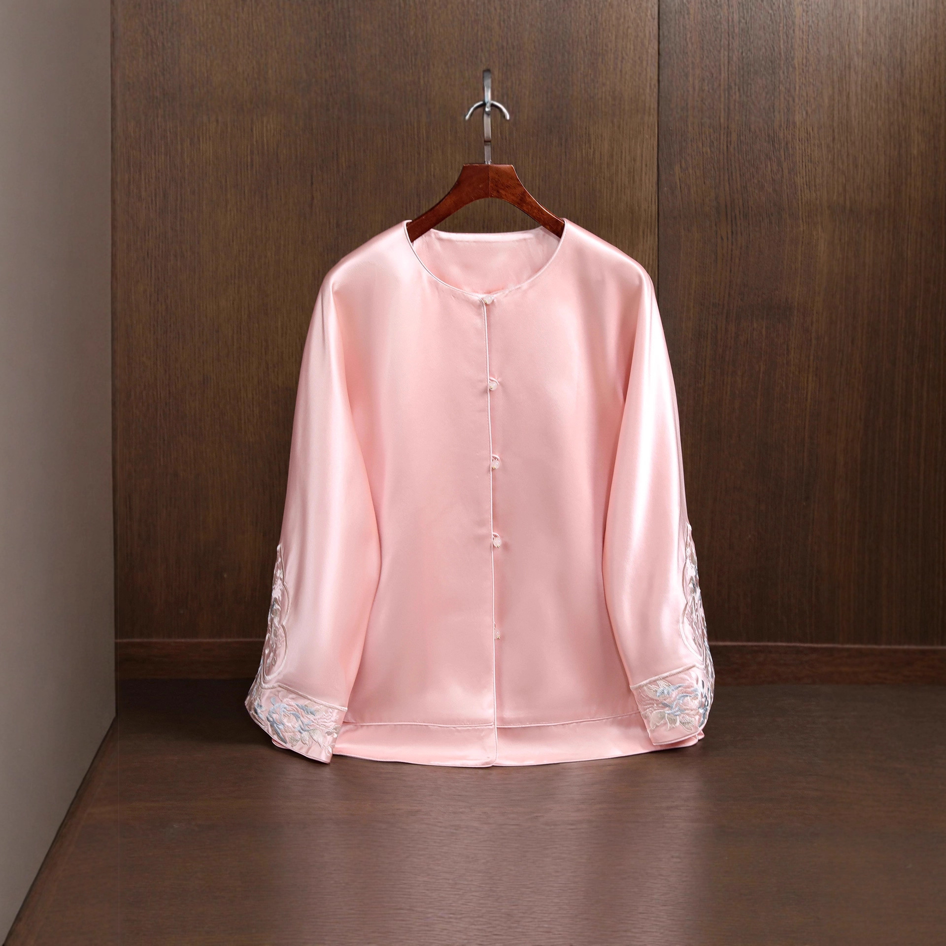 Chinese-Style Round-Neck, Buttoned, Loose-Fitting, Luxurious Satin Acetate Top with Embroidery, Long-Sleeve Jacket for Spring 2026