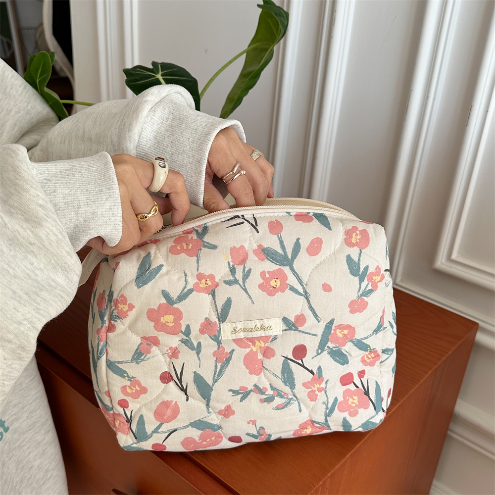 31081 ins Flower Soft Makeup Bag for Women, Portable large-capacity cosmetics and sundries storage bag, clutch undefined