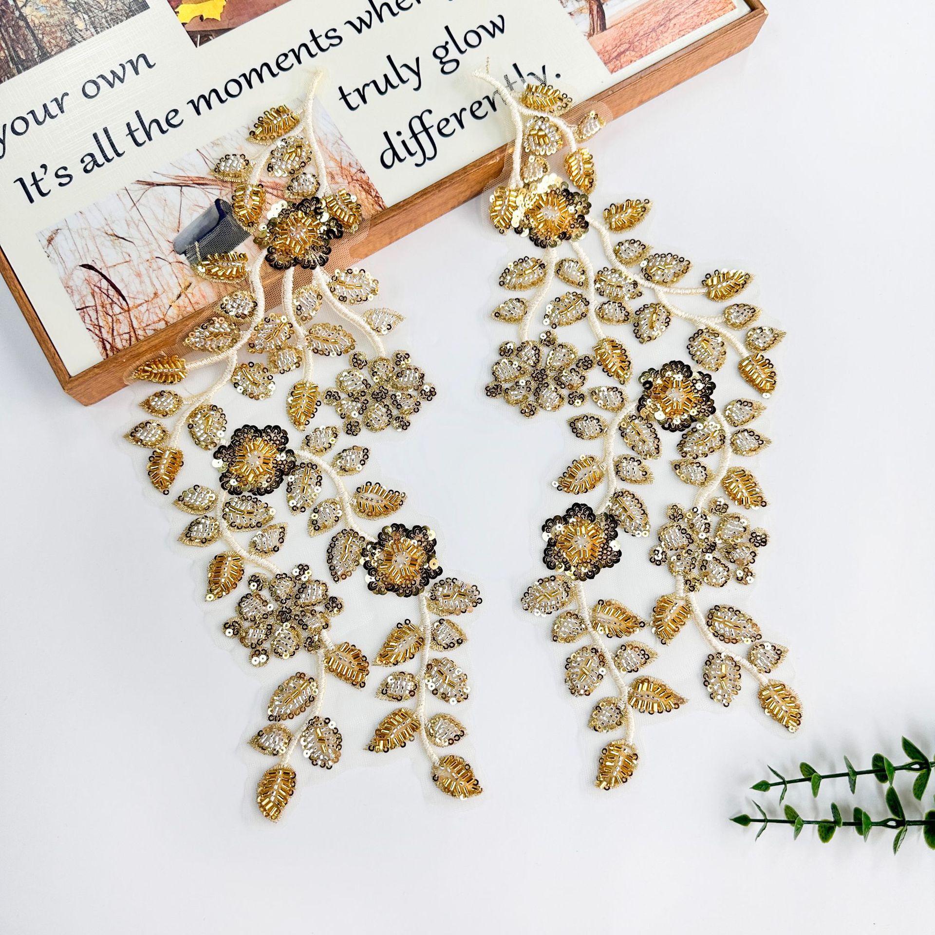 Europa retro bordado de perlas parches de cuello sequillas tubo de perlas encaje bordado accesorios de ropa de hojas decoración de alta calidad