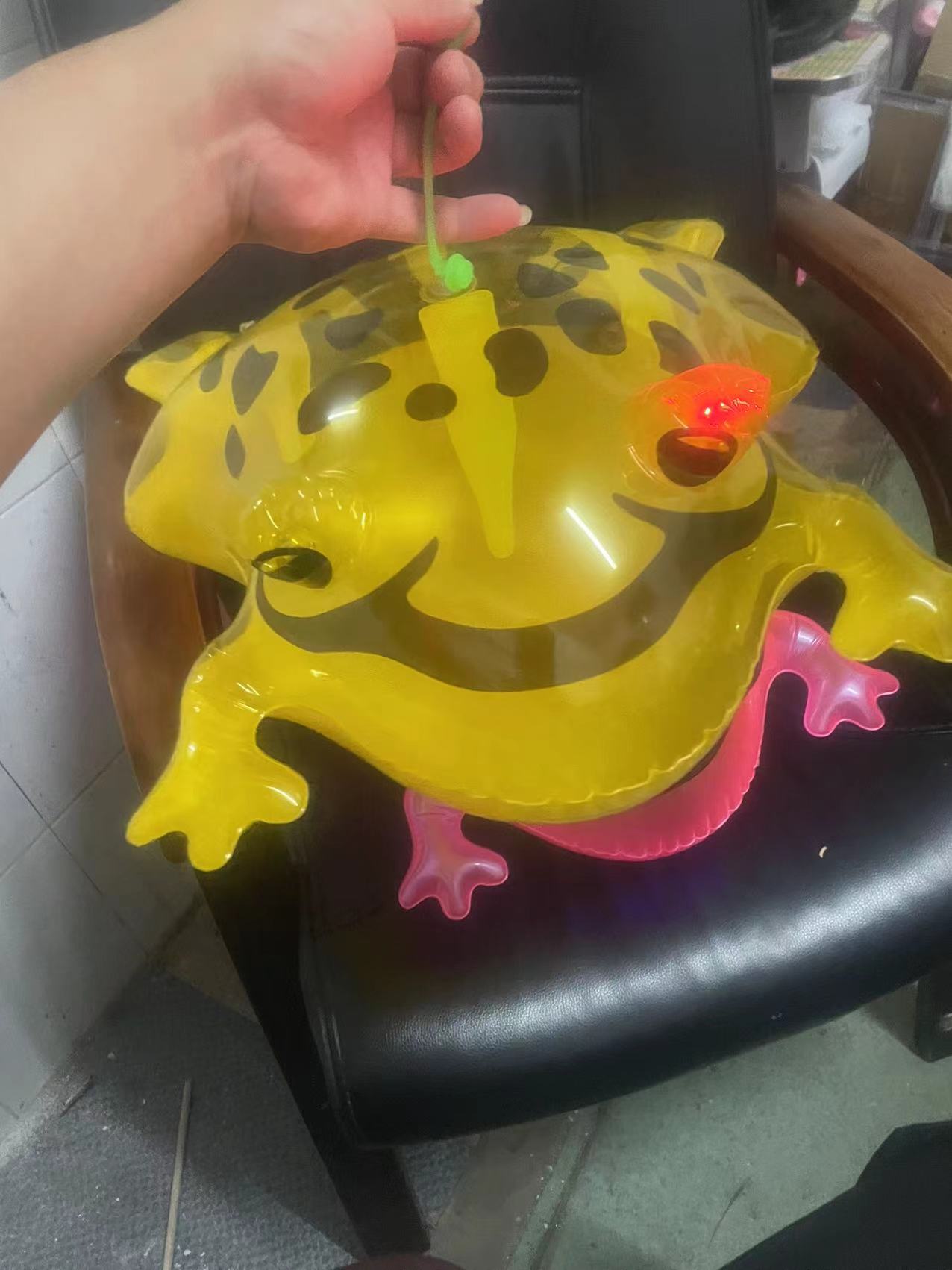 황금 수영 개구리