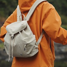 休闲尼龙防泼水大容量抽绳双肩包女2025新款户外轻便百搭简约背包