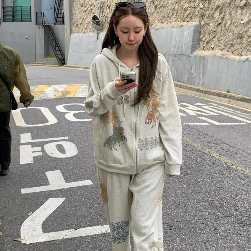 In Stock ~ Pei Zhuhuan Korean Niche Trendy Brand Printed Waffle Casual Sweatshirt Jacket and Sweatpants Suit
