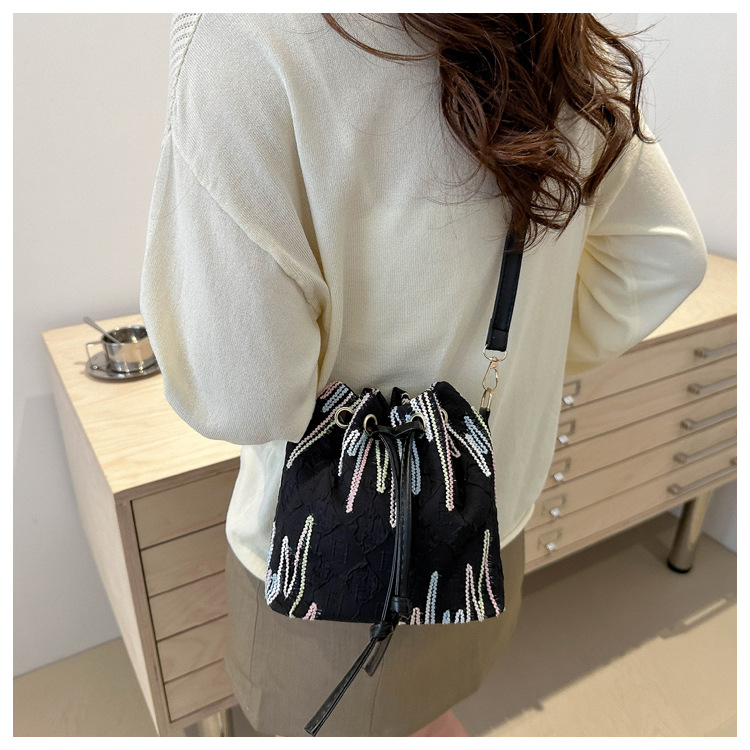 Single-shoulder bag, Korean-style drawstring, fresh and girlish crossbody bag, large capacity, commuting, casual, quality and versatile, Chinese-style bucket bag undefined