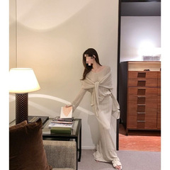 法式名媛2025秋季气质针织杏色新款套装披肩背心上衣半身裙三件套