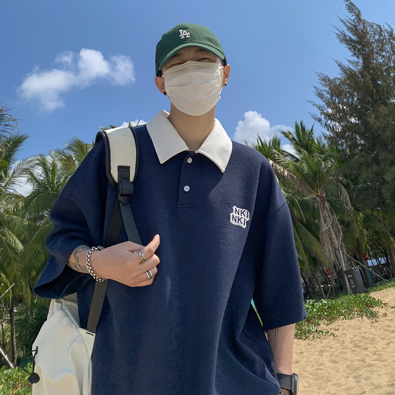 Falso dos piezas Polo camisa de manga corta de los hombres camiseta de verano de moda retro estilo americano de la Universidad suelta solapa camiseta media manga