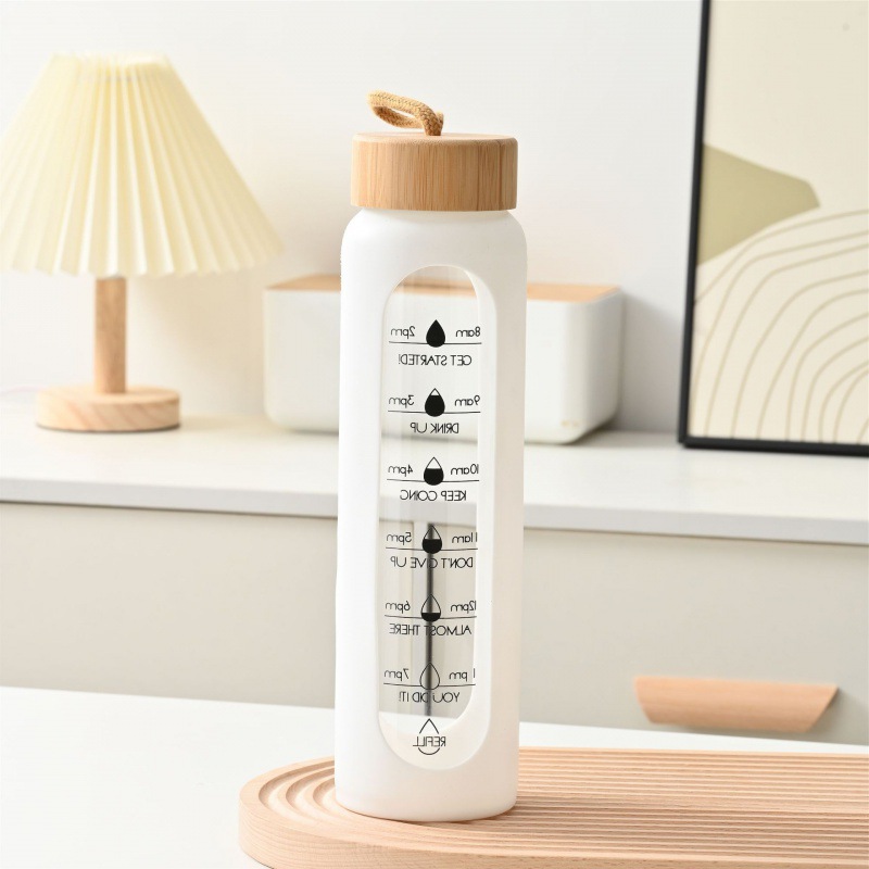 Taza de vidrio con tapa de bambú de gran capacidad transfronteriza, cuerda de elevación, cubierta de silicona portátil, taza de agua graduada, botella de agua deportiva de vidrio de alto valor