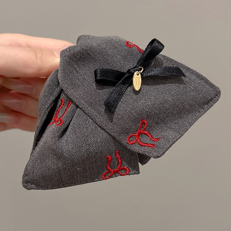 Elegante retrógrado leopardo triángulo clip de agarre mujer 2025 nuevo clip de cabello de cabeza de tiburón clip de cabello adornamiento para el cabello