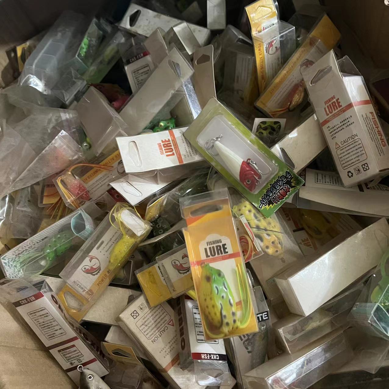 Manipulación de mercancías de cola Rana trueno grandes, medianos y pequeños colores mezclados clásico Rana lentejuelas rana no especificado estilo