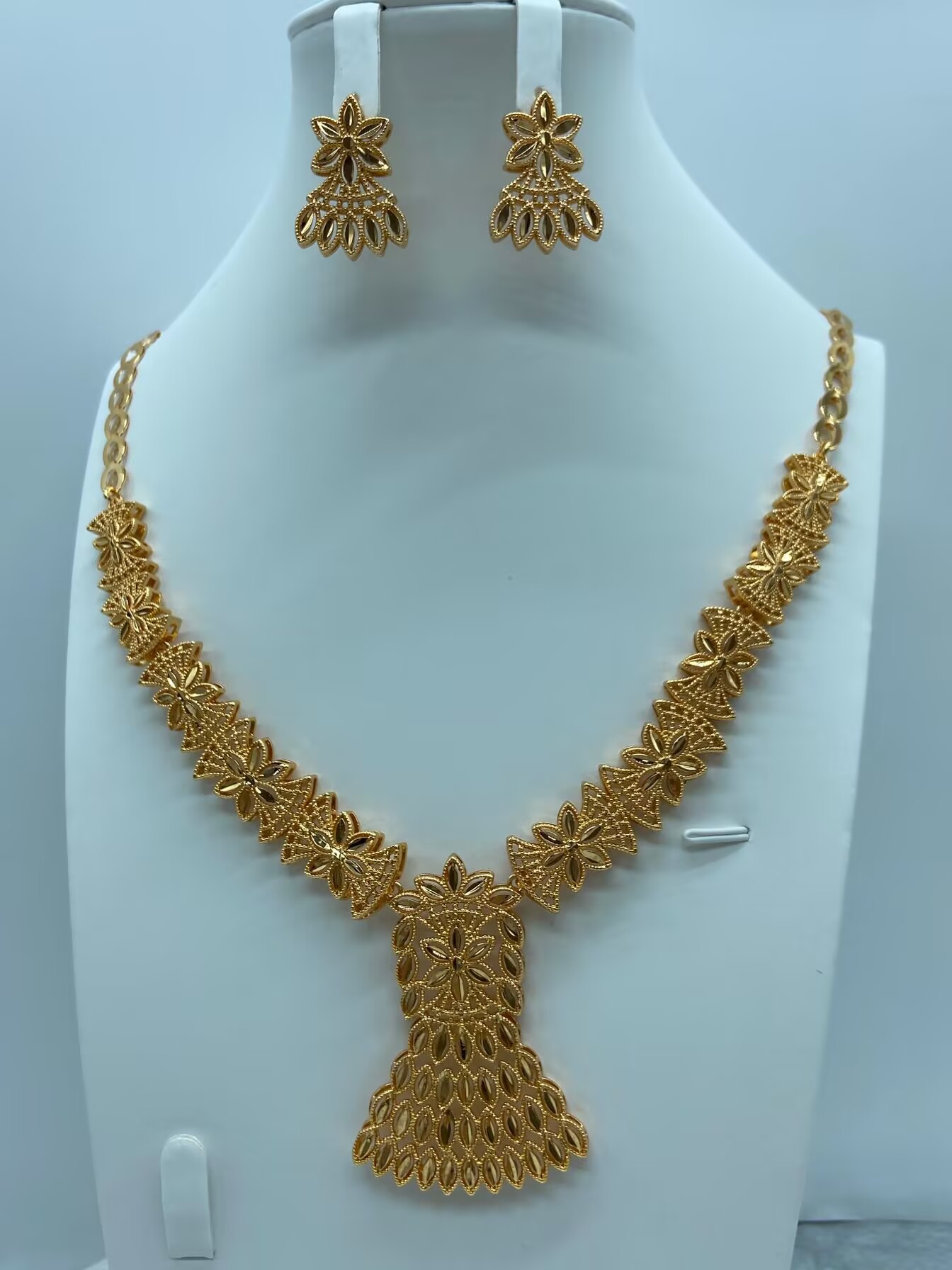 Transfronterizos de moda retro de Oriente Medio conjunto de joyería collar pendientes de boda banquete de bronce de lujo joyería dorada mujer