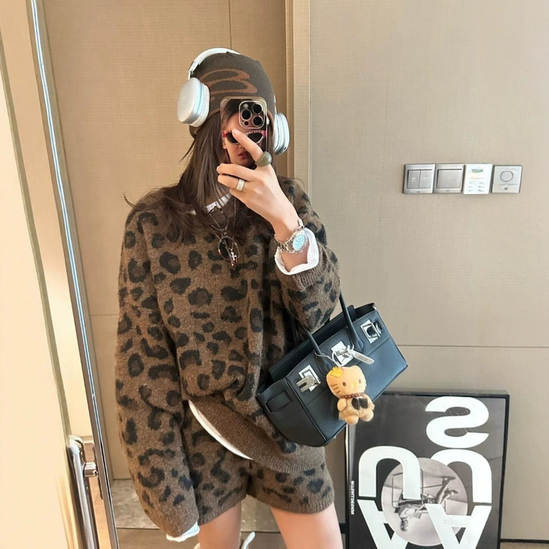 2026 New Autumn and Winter Fashion Set: a Complete Set of Stylish Light Luxury Knitwear with Leopard Print Sweater and Shorts Two-Piece Set 2026 New Autumn and Winter Fashion Set: a Complete Set of Stylish Light Luxury Knitwear with Leopard Print Sweater and Shorts Two-Piece Set