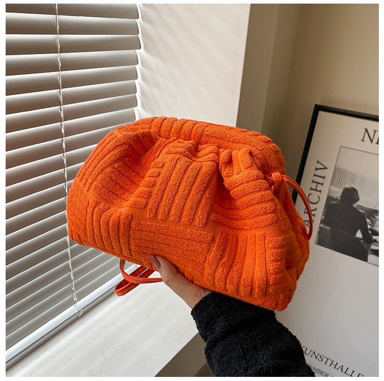 184g Weight Polyester Lining Material Clasp Frame Closure Type Sling Strap Strap Type Crossbody Bag Bags Type Casual, Daily, Shopping Occasion velvet Material Solid Color Pattern All Seasons Season Women's Gender Basic Style Cloud Shape Shape Women's Velvet Solid Color Basic Cloud Shape Clasp Frame Crossbody Bag 24