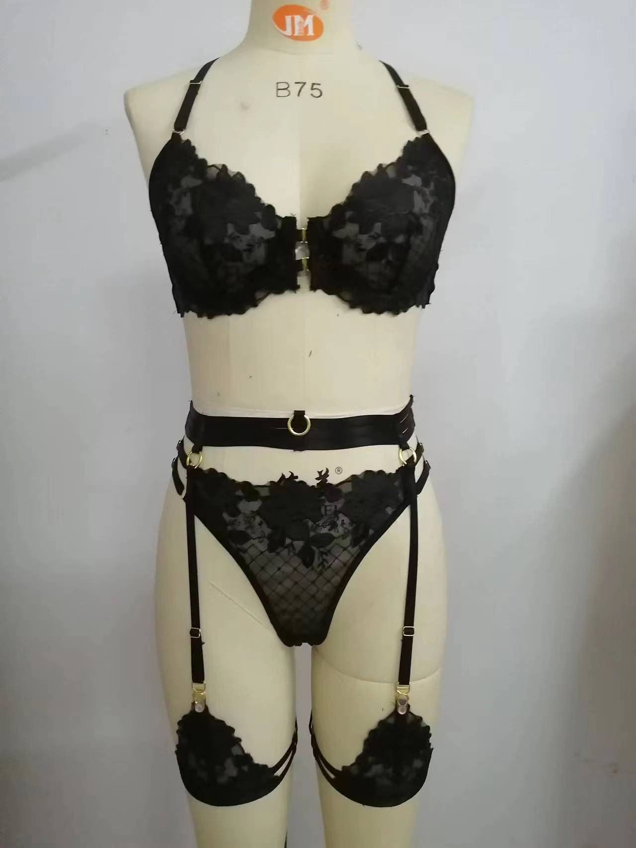 Popular 2022 nuevo complejo de moda bordado artesanal pesado correa cruzada ropa interior push up conjunto de cuatro piezas con anillo de acero 10