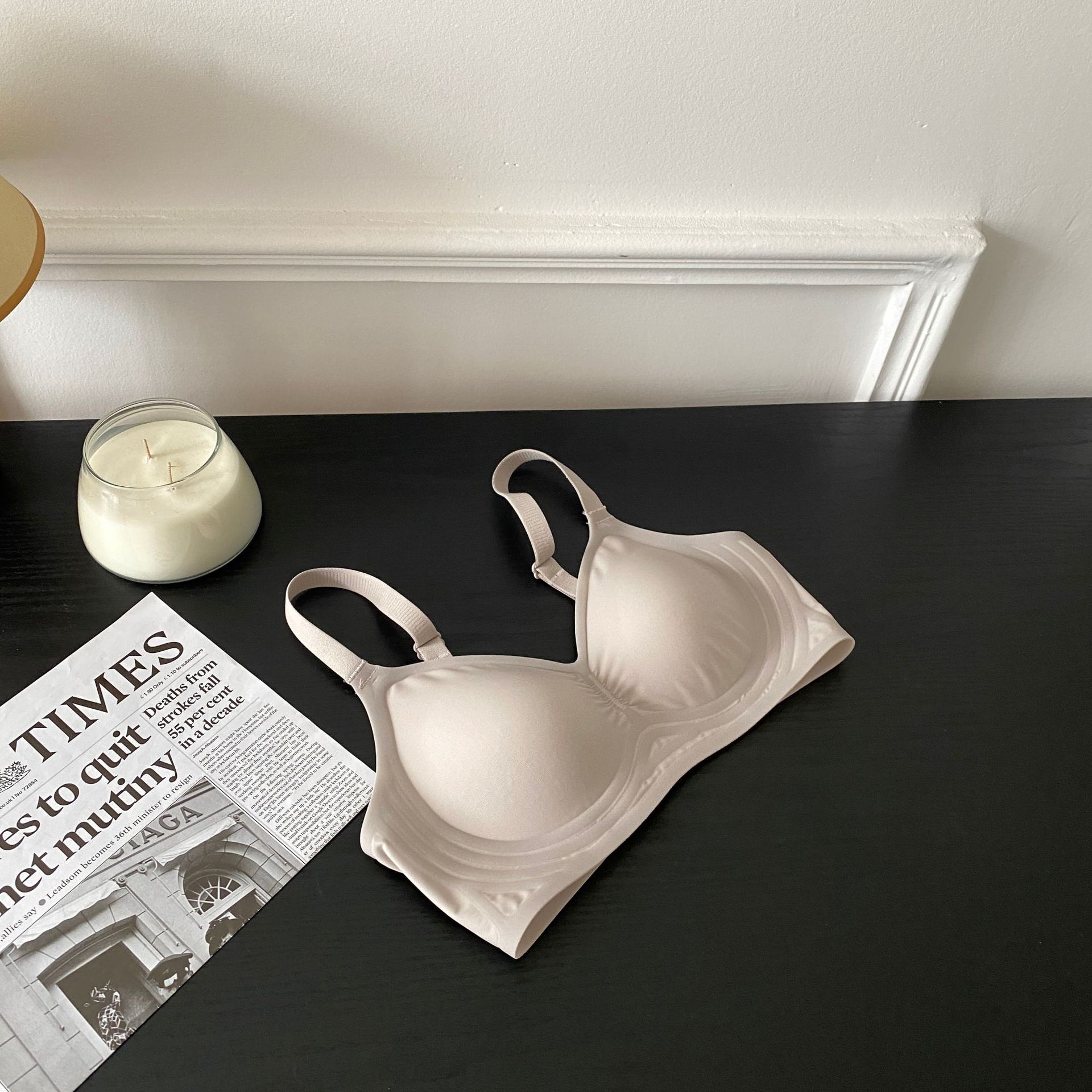 2024 nueva primavera y el verano simple chica fresca sujetador brillante sin costuras cómodo inalámbrico pequeño pecho empuja hacia arriba la ropa interior para las mujeres