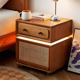 餐椅;实木床;床头柜