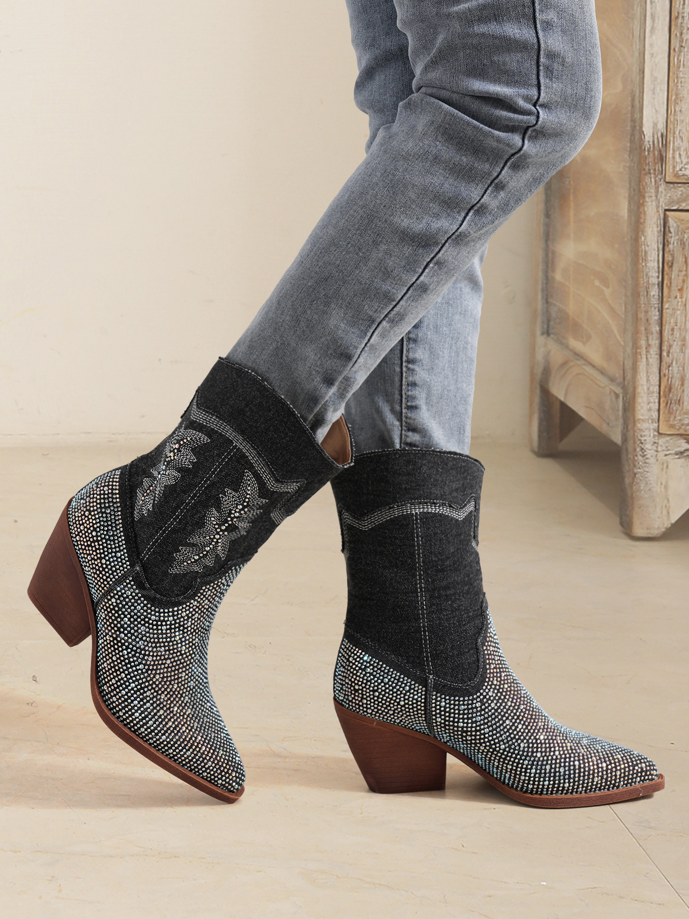 Women's Streetwear Solid Color Point Toe Classic Boots display picture 3