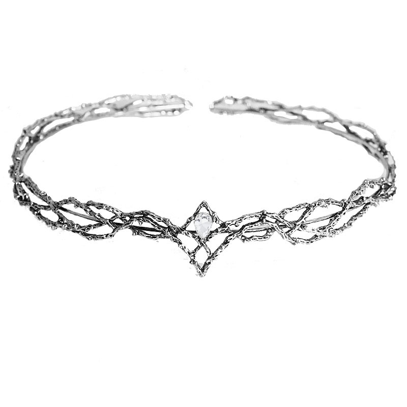 The Hobbit Elf King Serendil has large round crown with golden design and a diamond studded headband_voghion.com