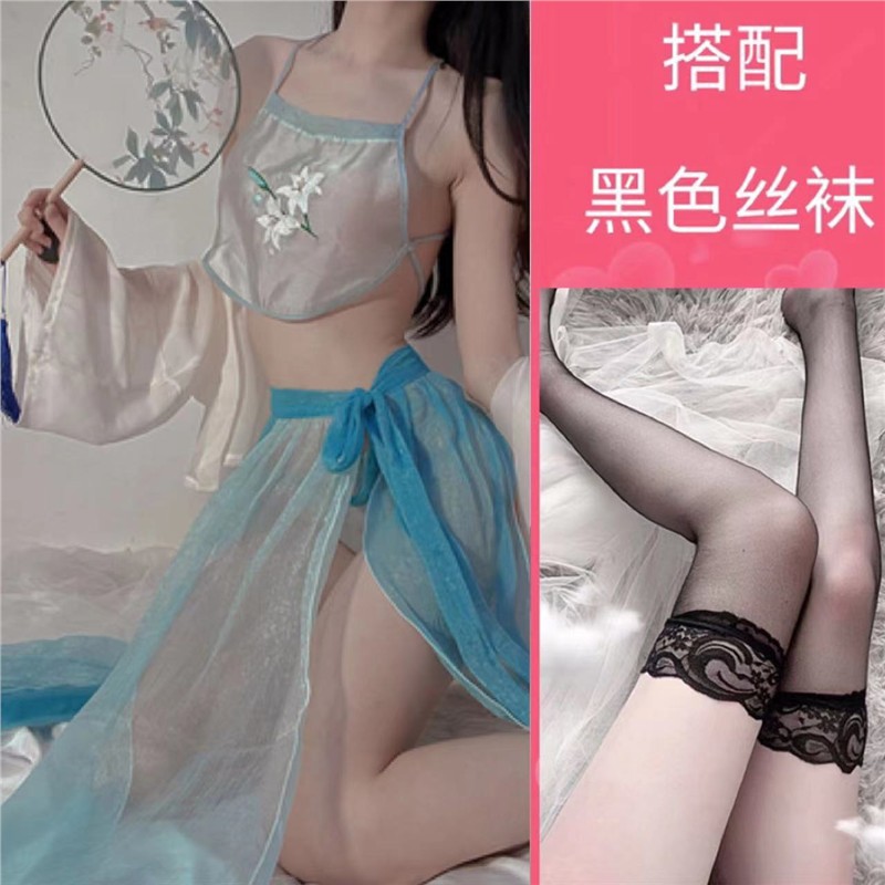 하늘색 정장 + 검정색 스타킹