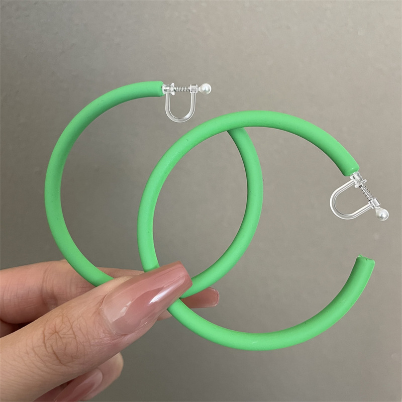 0602 잔디 녹색 초대형 C링 플라스틱 스프링 이어 클립, 피어싱 없이 착용 가능