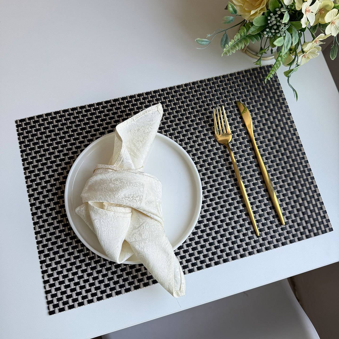 Cojín de comedor de PVC Teslin 8x8 espesar cojín de platos de comedor occidental alojamiento de mesa de hotel transfronterizo cojín de taza de té de lujo ligero oro