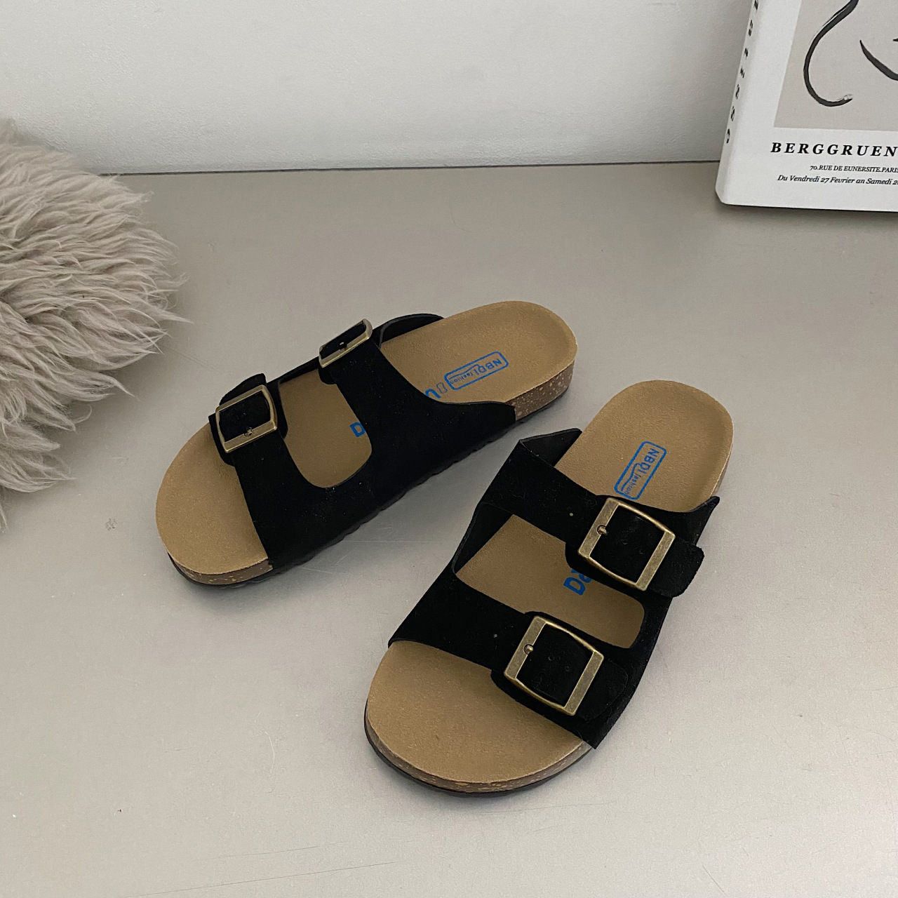 Simple stepping on feces feeling soft bottom non-slip slippers women summer wear 2023 new net red hot style beach thick bottom sandals and slippers_voghion.com