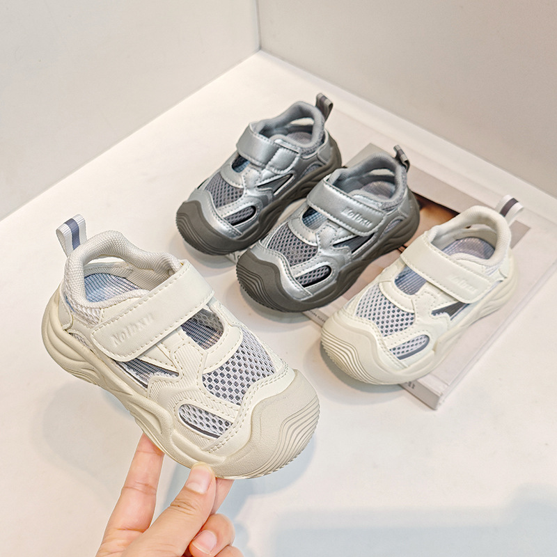 Children's summer sandals for early age