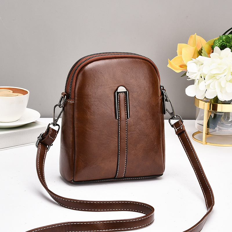 Small Bag Women's 2024 Autumn and Winter New Crossbody Bag Shell Bag All-match Oil Wax Leather Women's Bag Shoulder Bag Women's Mobile Phone Bag